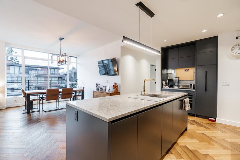 404 - 458 63rd Avenue W