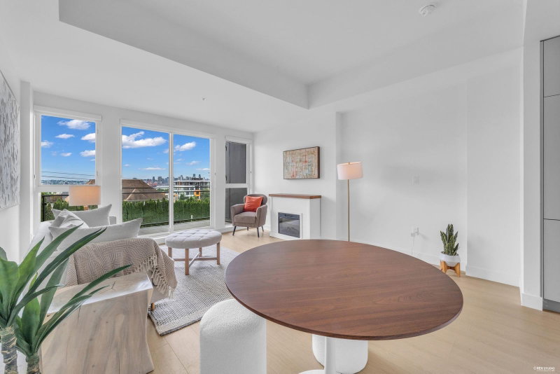 103/203 - 422 3rd Street E