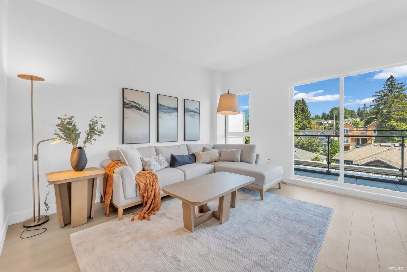 510 - 422 3rd Street E
