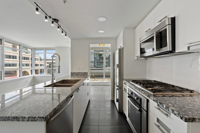 569 - 2080 West Broadway Street