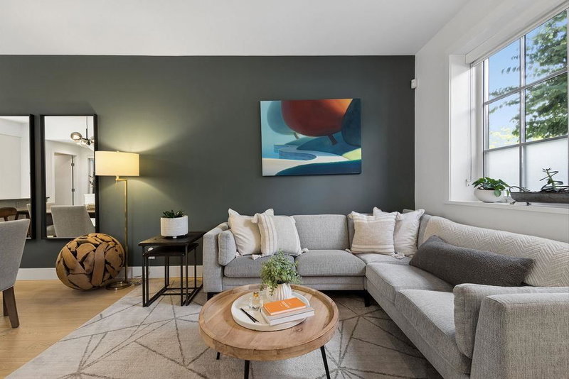 12 - 1133 Ridgewood Drive