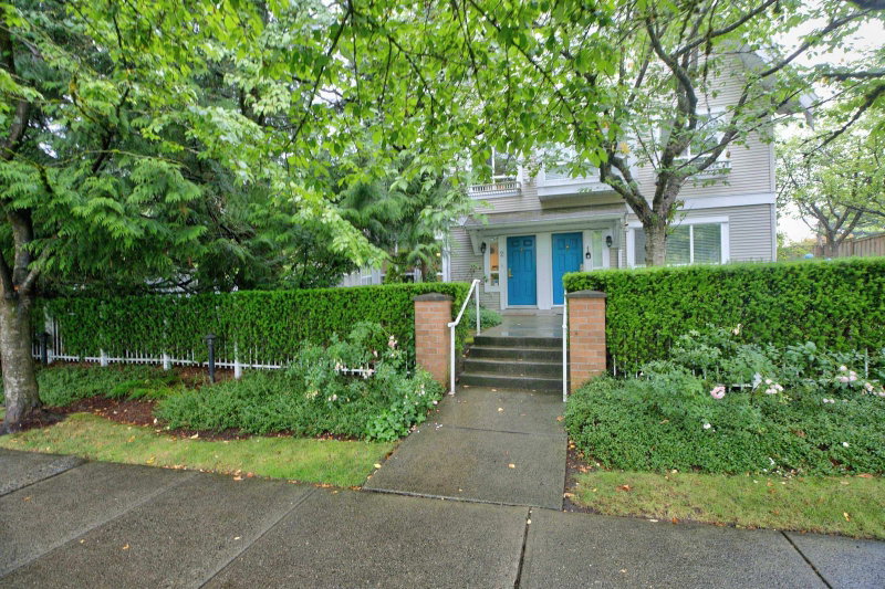2 - 6577 Southoaks Crescent