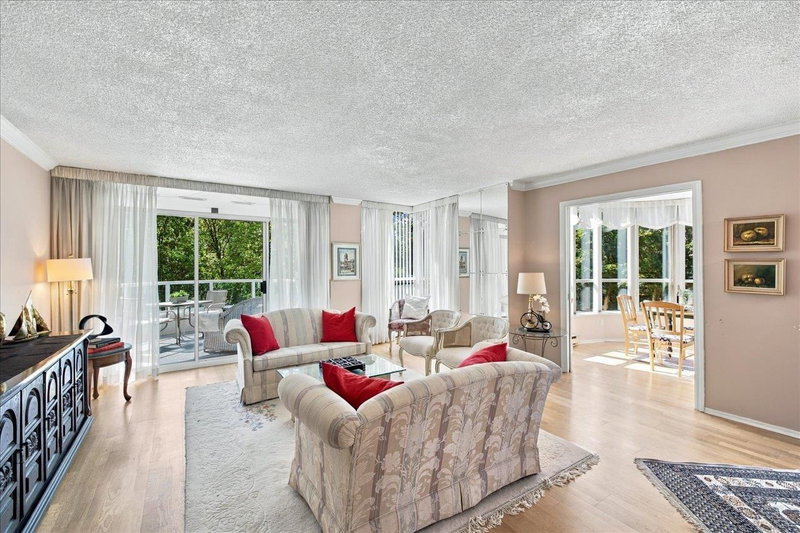 402 - 995 Roche Point Drive