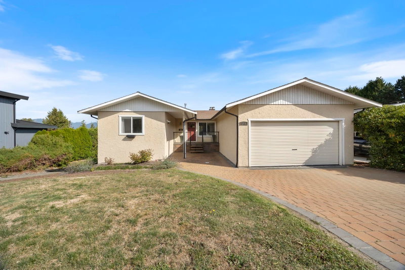 8200 Burnfield Crescent