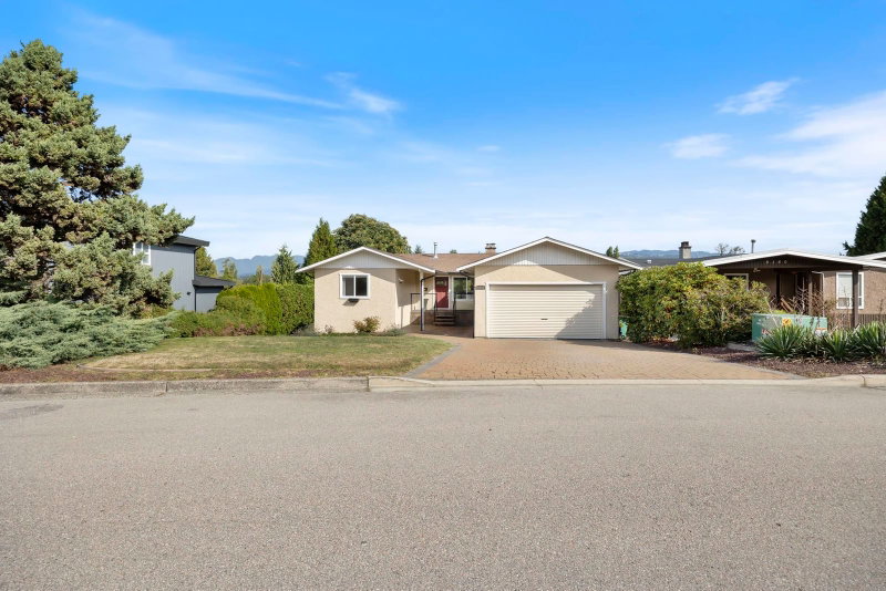8200 Burnfield Crescent