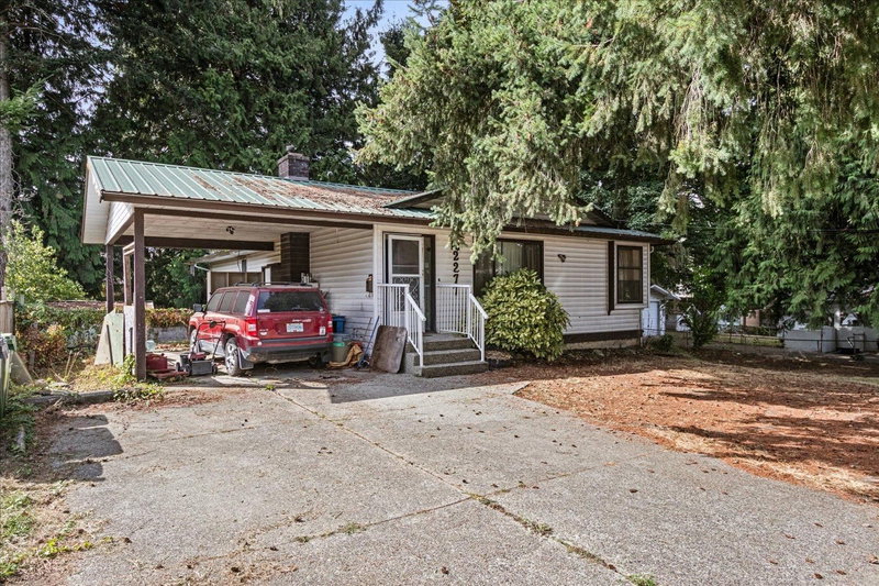 2277 Mouldstade Road