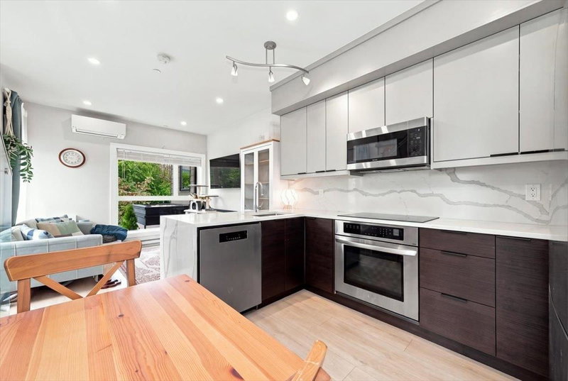 226 8th Street E