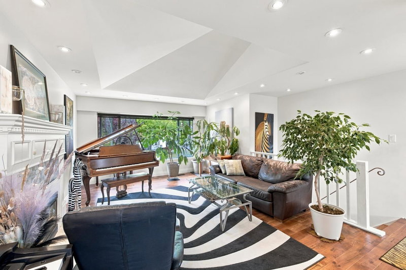 9211 Chapmond Crescent