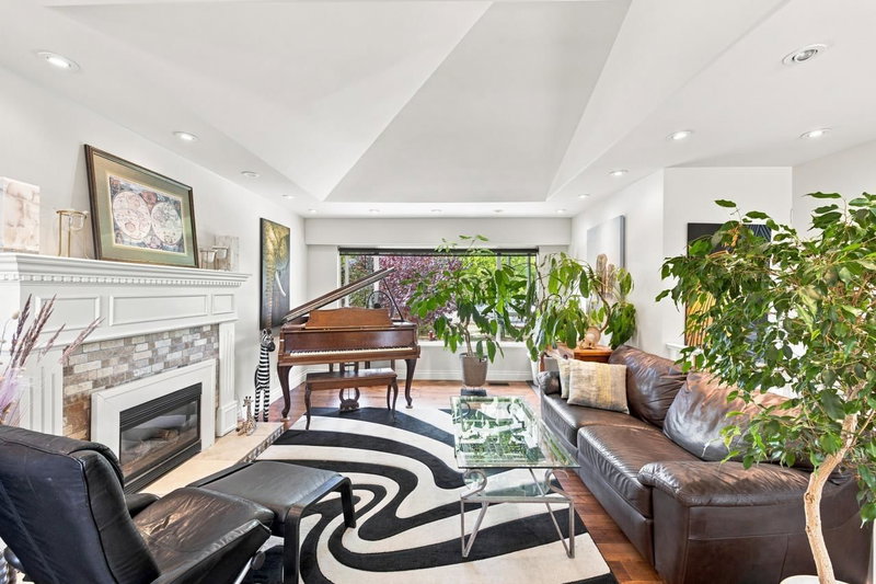 9211 Chapmond Crescent