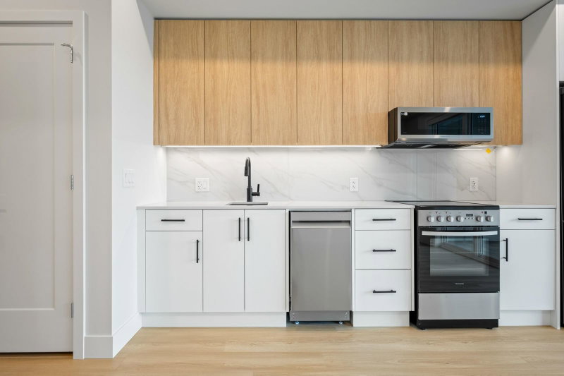 208 - 34385 Gladys Avenue