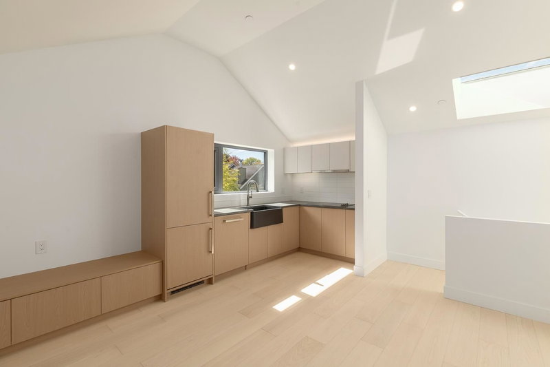 22 14th Avenue W