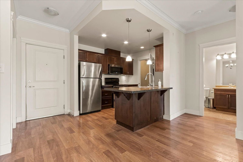 302 - 33338 Mayfair Avenue