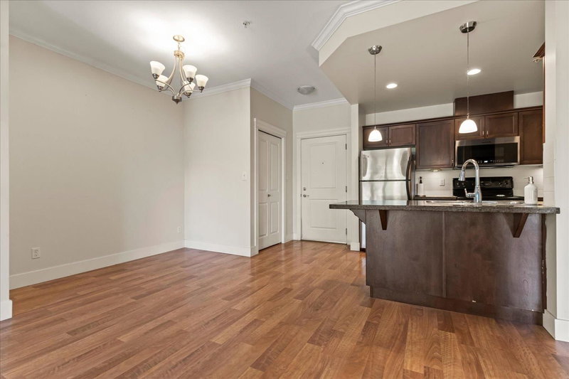 302 - 33338 Mayfair Avenue