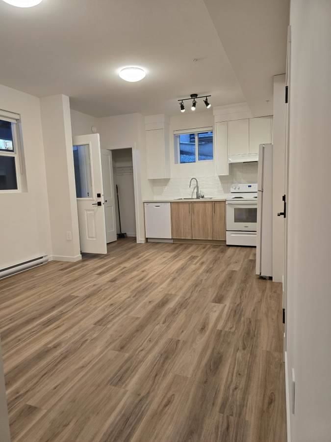 Suite - 11246 251a St