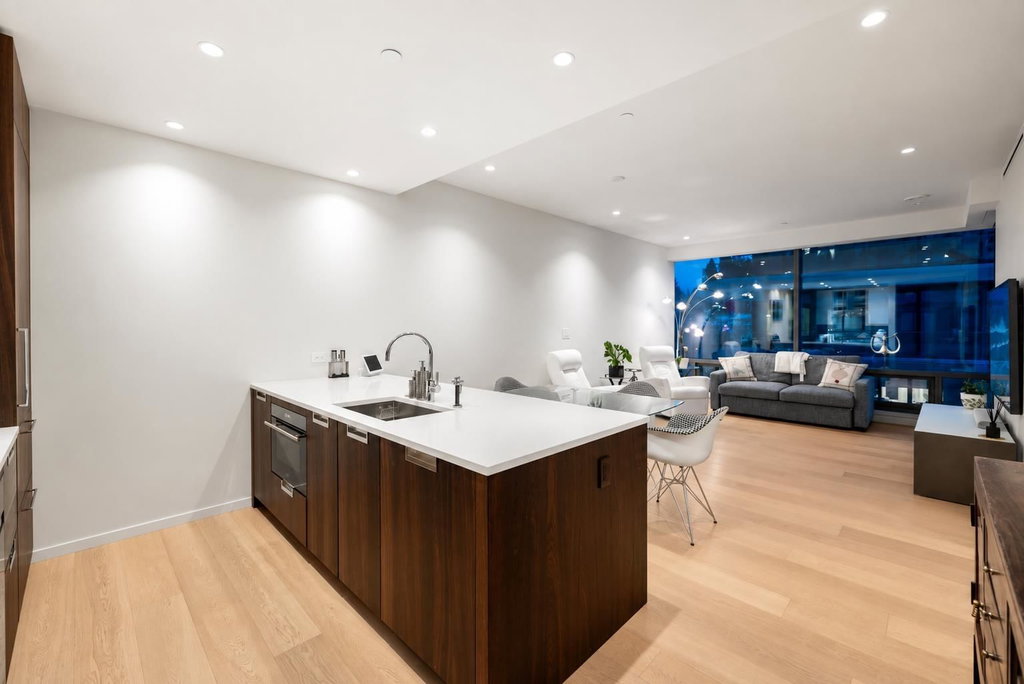 402 - 1355 Bellevue Avenue 3