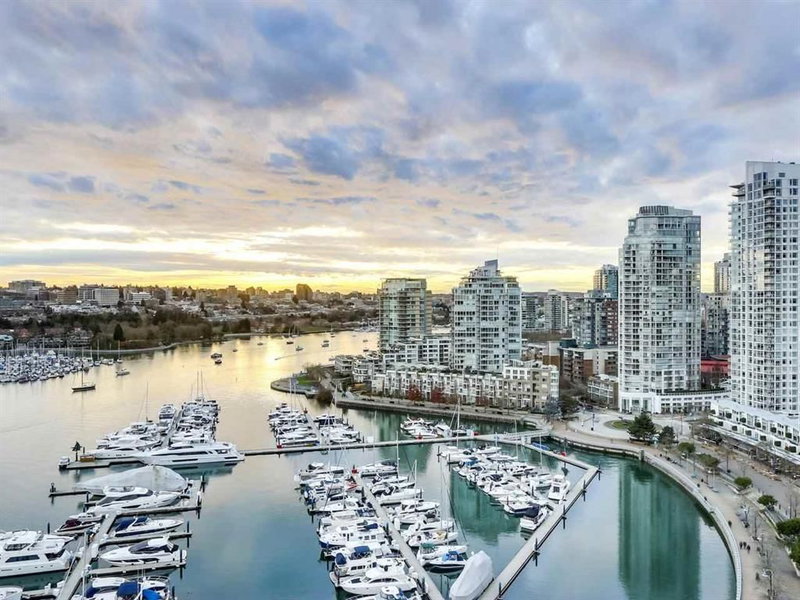 2706 - 1033 Marinaside Crescent