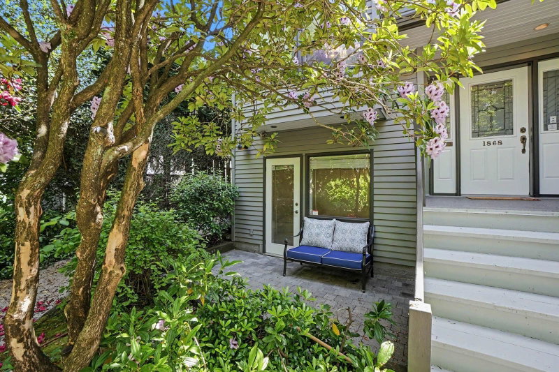 1868 15th Avenue W