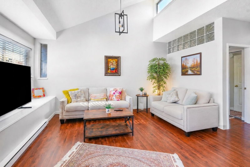309 - 125 18th Street W