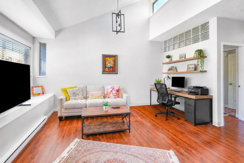 309 - 125 18th Street W
