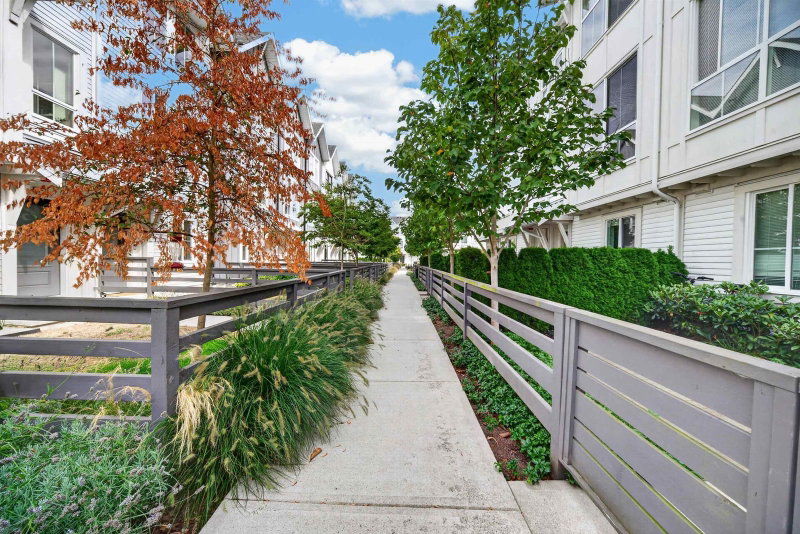 18 - 4716 Orca Way