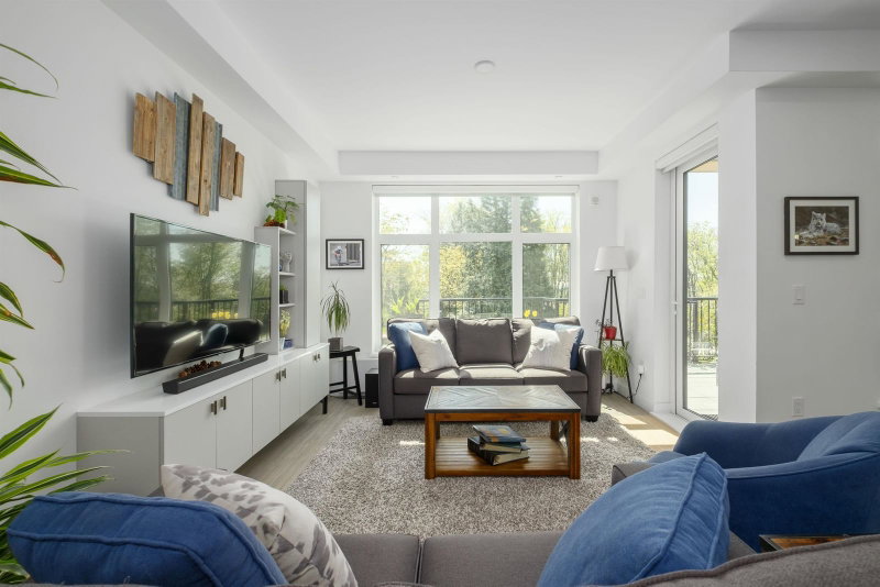111 - 747 3rd Street E
