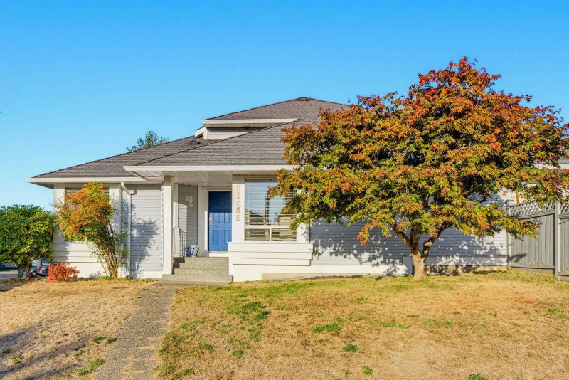21556 86a Crescent