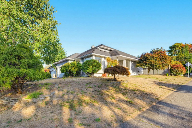 21556 86a Crescent