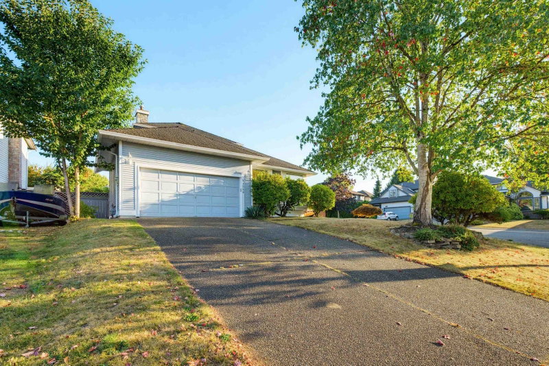 21556 86a Crescent