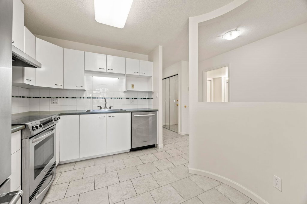 401 - 4425 Halifax Street 4