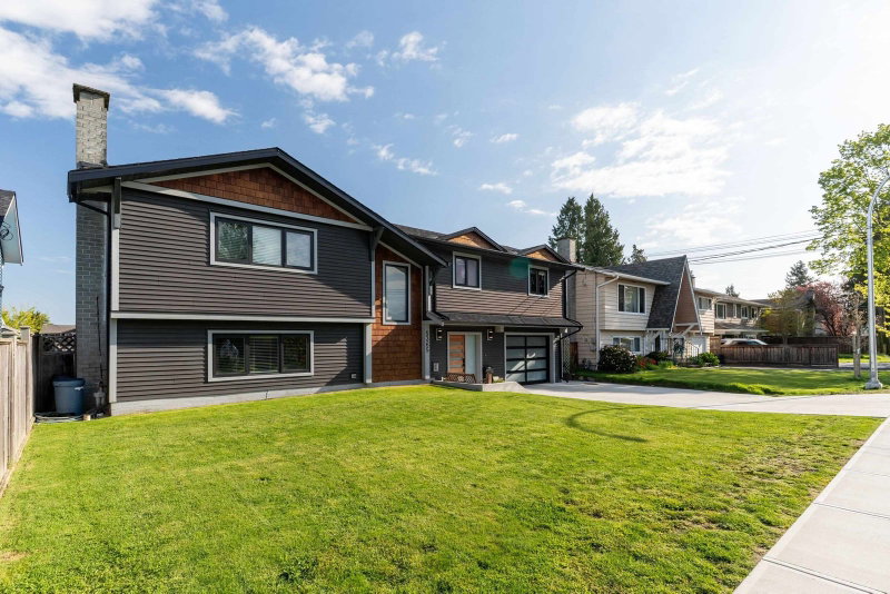 5365 Maple Crescent