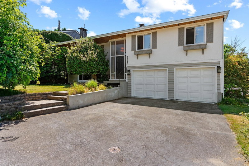 1594 Elinor Crescent