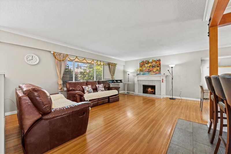 1594 Elinor Crescent