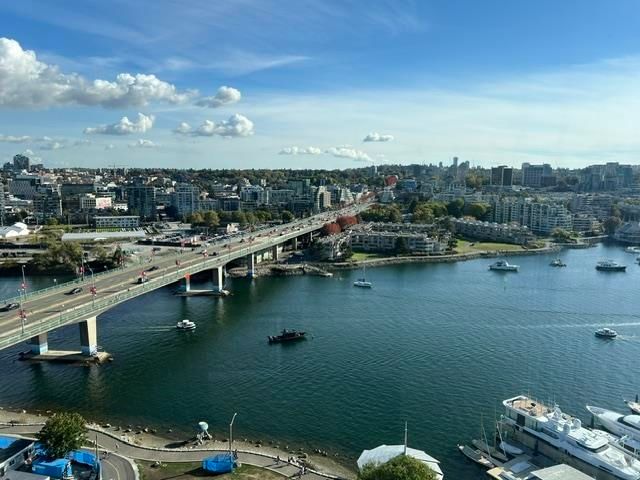 2306 - 1033 Marinaside Crescent