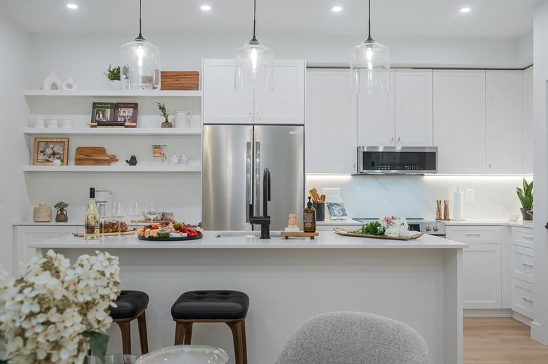 208 - 46185 Thomas Road