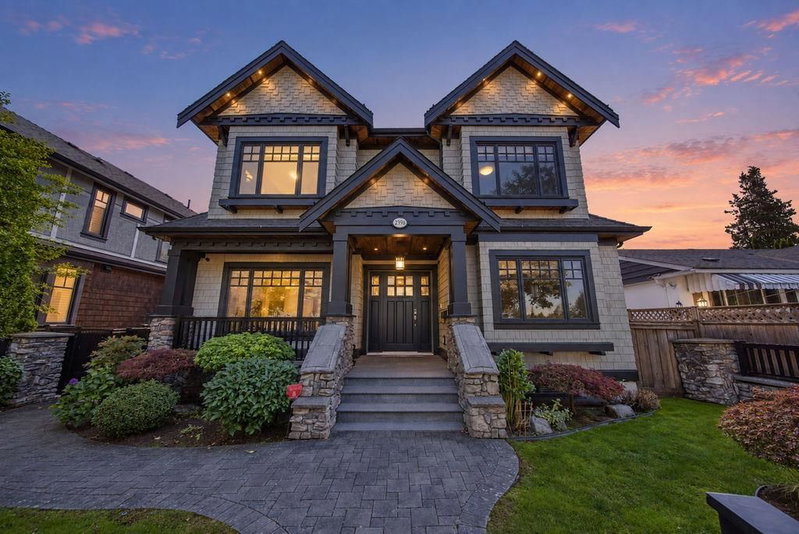 2398 Oliver Crescent