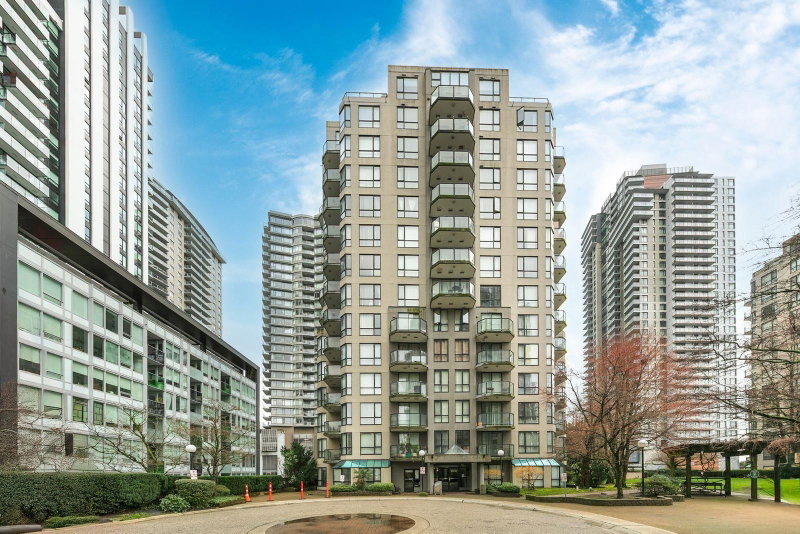 101 - 828 Agnes Street