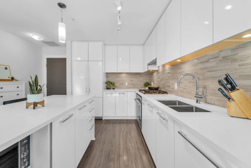 213 - 9551 Alexandra Road