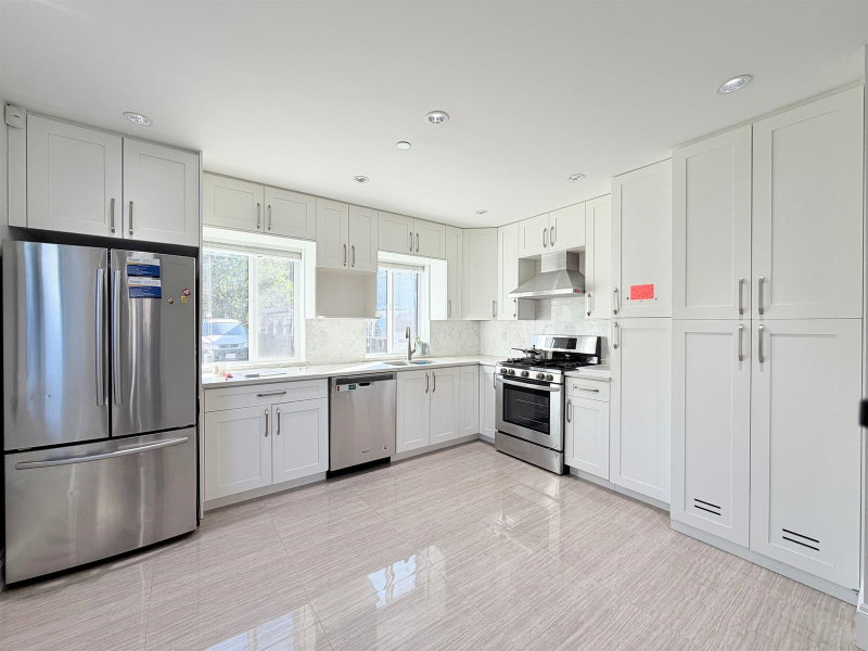 2532 5th Av W