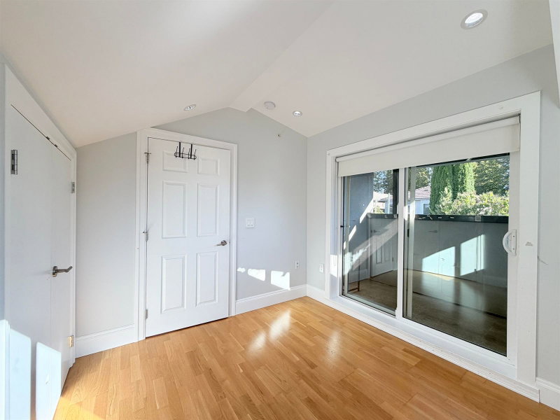 2532 5th Av W