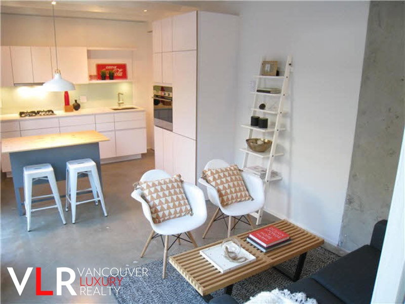 803 - 219 Georgia Street E