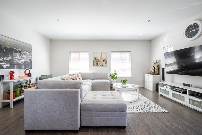 32 - 843 Ewen Avenue