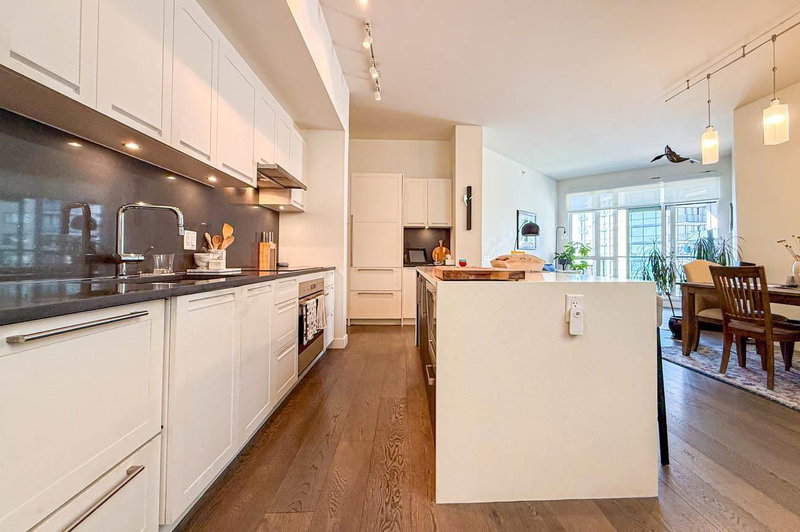 503 - 105 2nd Street W