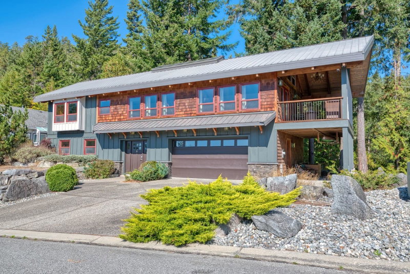 4 - 4622 Sinclair Bay Road