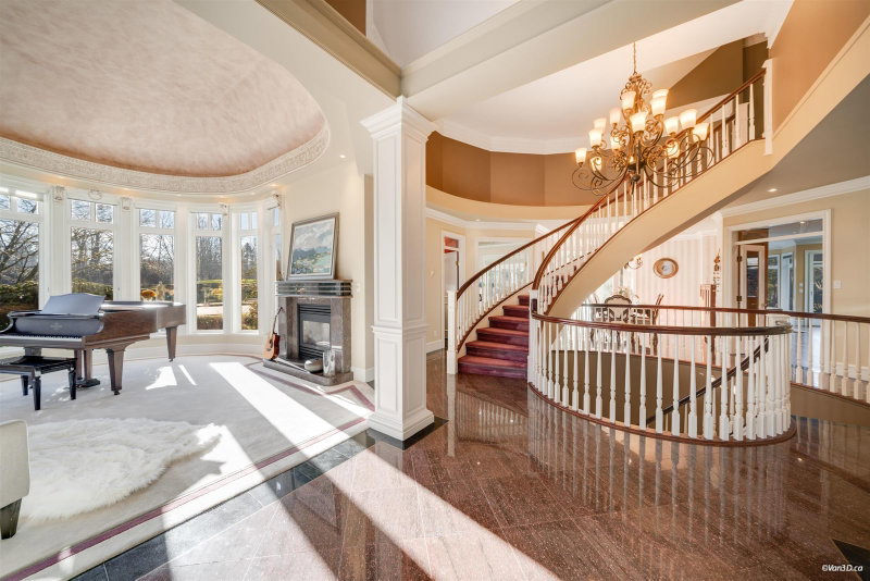 15783 Collingwood Crescent