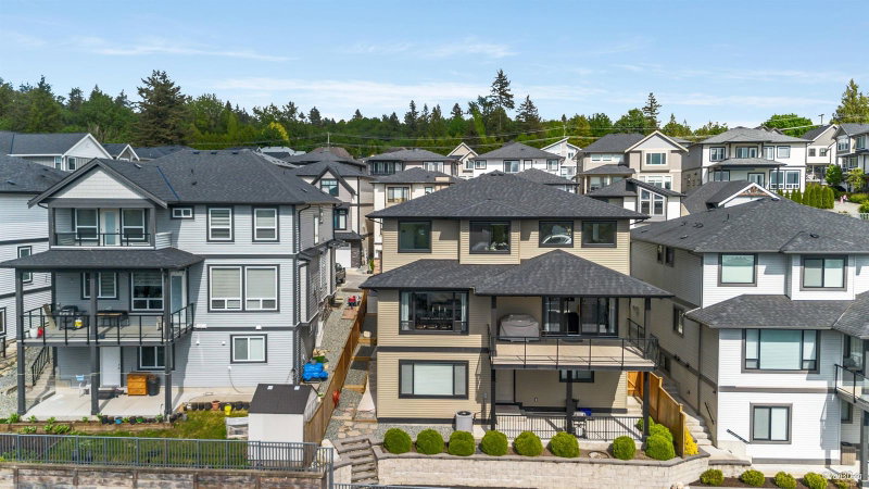 39 - 4295 Old Clayburn Road