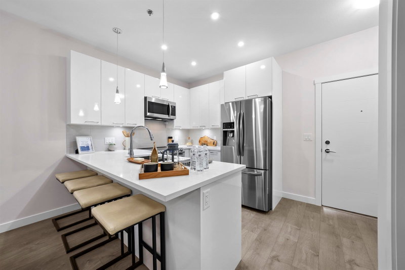 206 - 7375 Horne Street