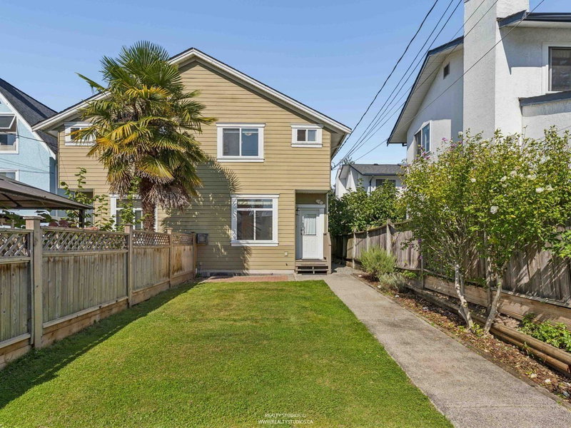 247 19th Street E