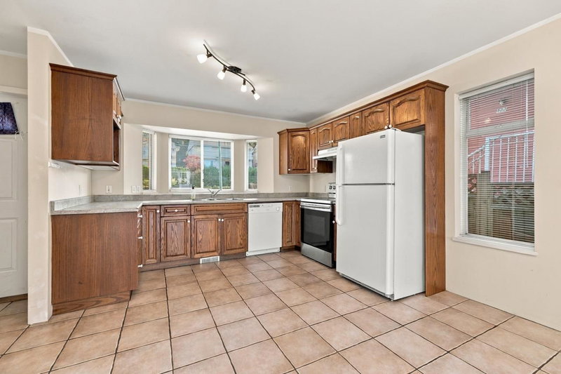 423-425 2nd Street E