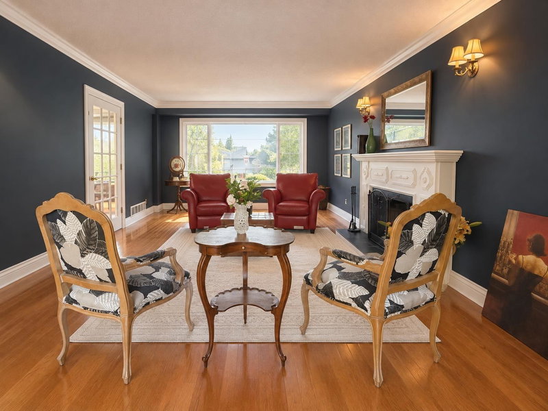 2718 Byron Place