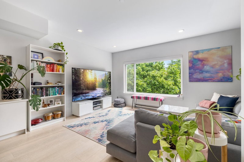 109 - 453 16th Avenue E